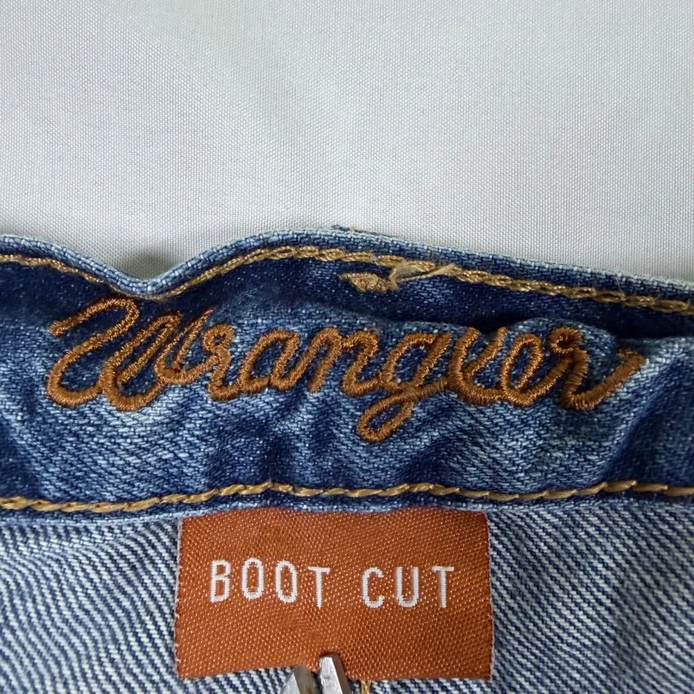 Wrangler Mens Bootcut Jeans Medium Wash Blue Denim WRT20TB 40x32